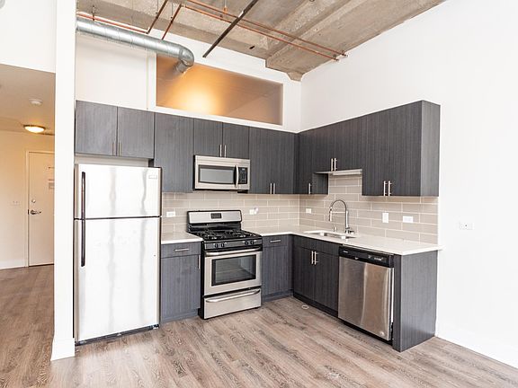 2nd image of 2037 S Michigan Ave #409