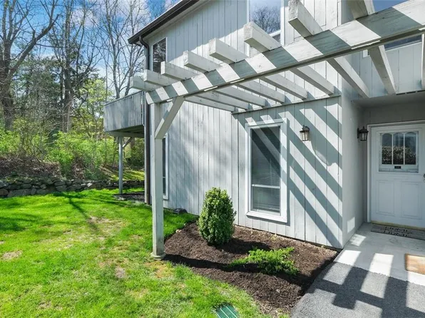 1 Woods View Court #3, Yorktown Heights, NY 10598