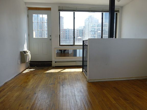 2nd image of 530 W 47th St #Eph