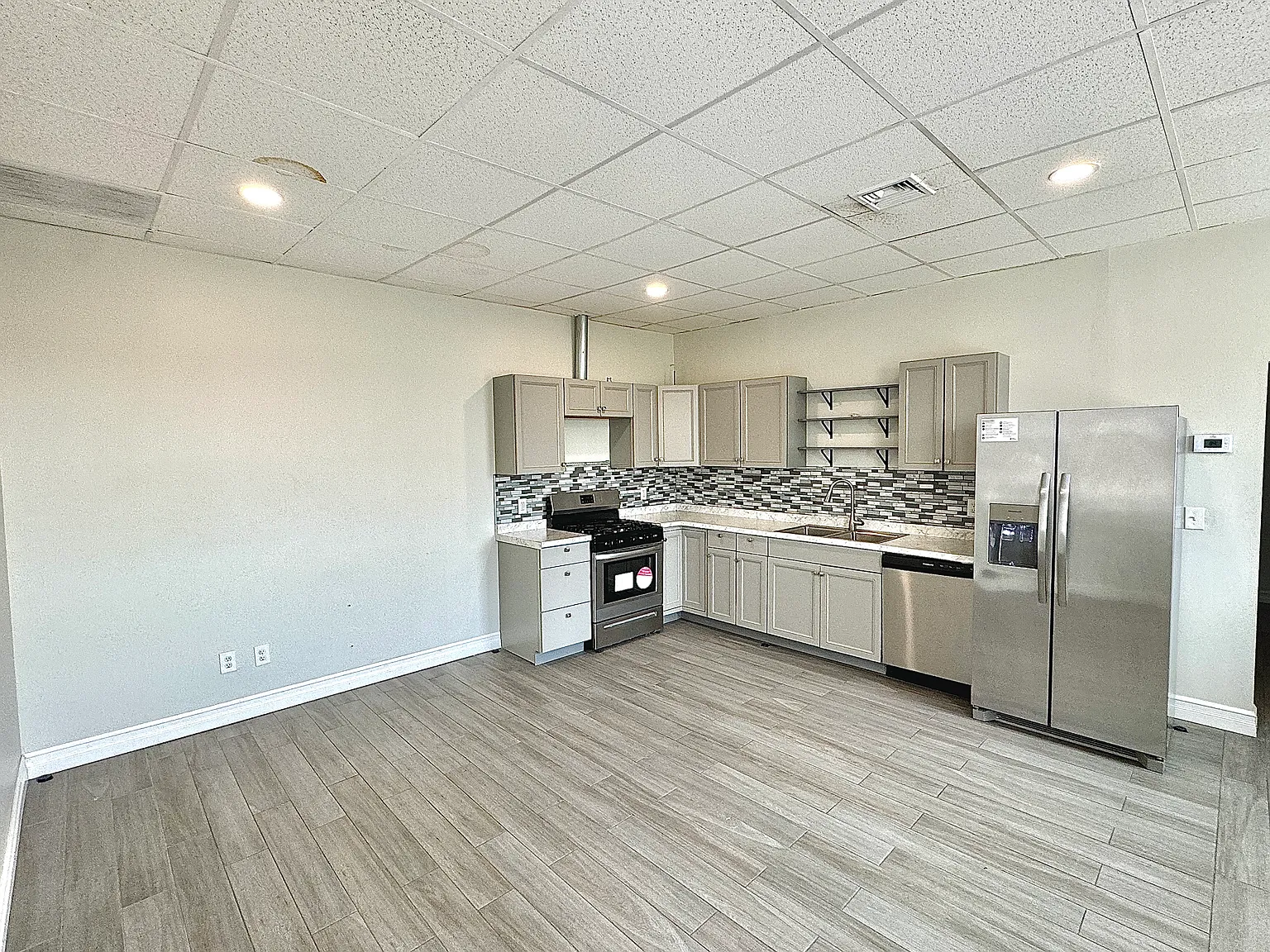 2 bed, 1000 sqft, $2,700 — Photo 3