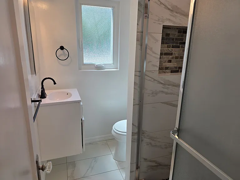 153 S Swall Dr — Photo 23