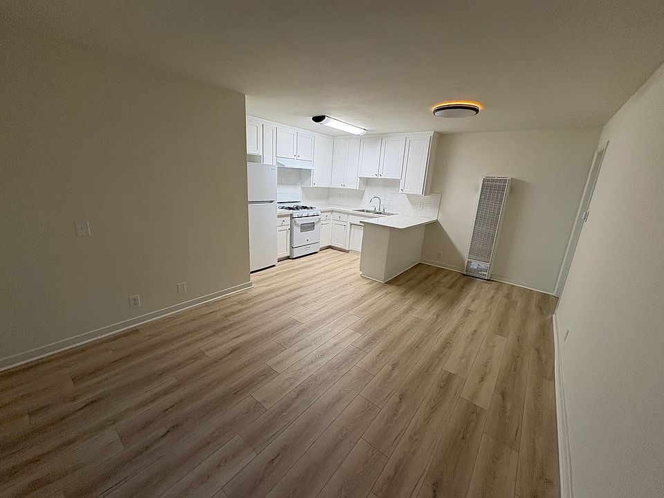 1st image of 2720 W Victory Blvd #G