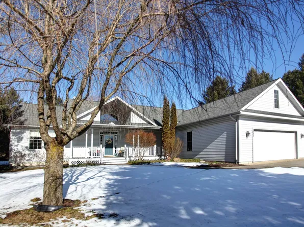 832 Clyde Lee Dr, Traverse City, MI 49696