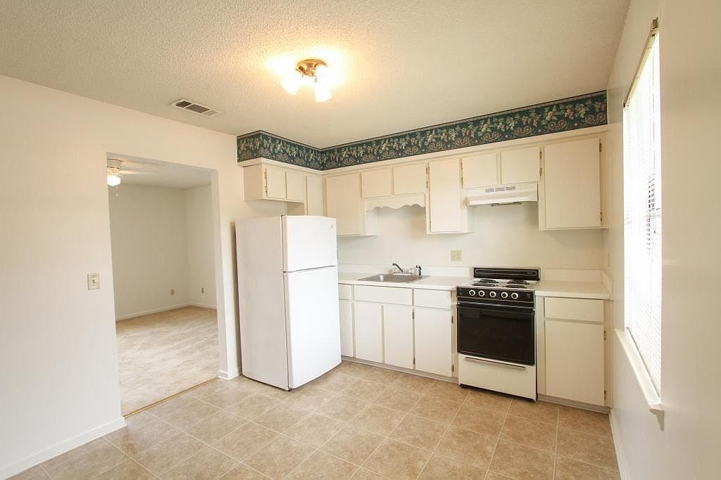 214 Hall St One Bedroom, Hinesville, GA 31313 Zillow