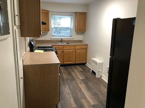 3rd image of 279 Maple Hill Dr #33