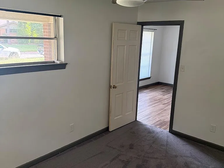 1715 Woodrow Ave — Photo 5