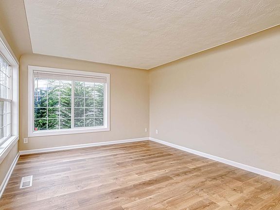 3rd image of 3030 Evergreen Ave NE