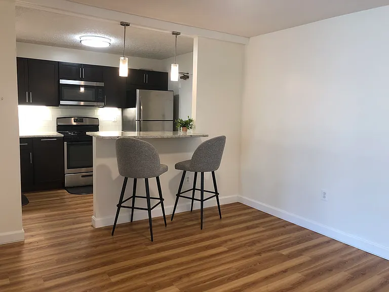1300 Army Navy Dr #826 — Photo 3