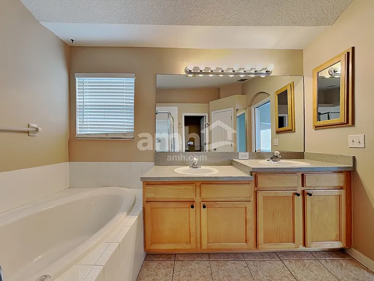 10602 Drayton Ct — Photo 14