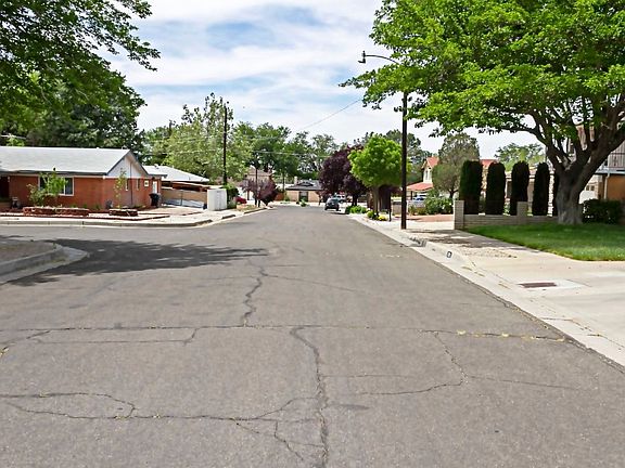 5th image of 8517 Bellrose Ave NE