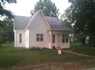 704 E Columbia St, Chalmers, IN 47929