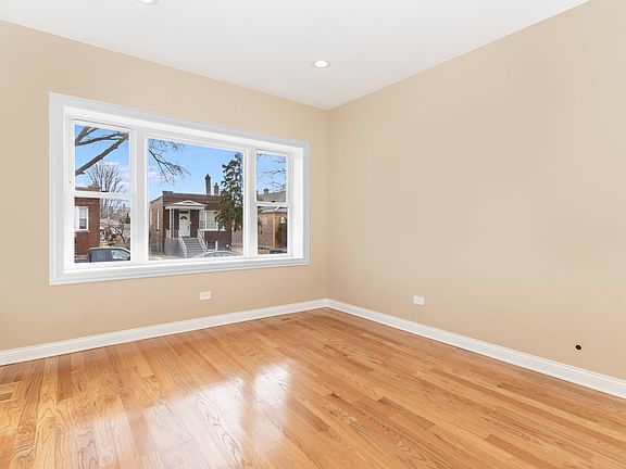 4th image of 2516 Grove Ave