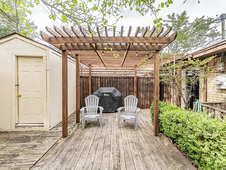 8901 Thompson Cir — Photo 48
