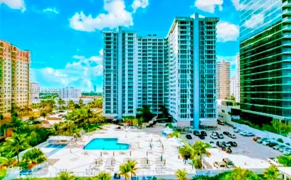 Building Photo - 2030 S Ocean Dr #506