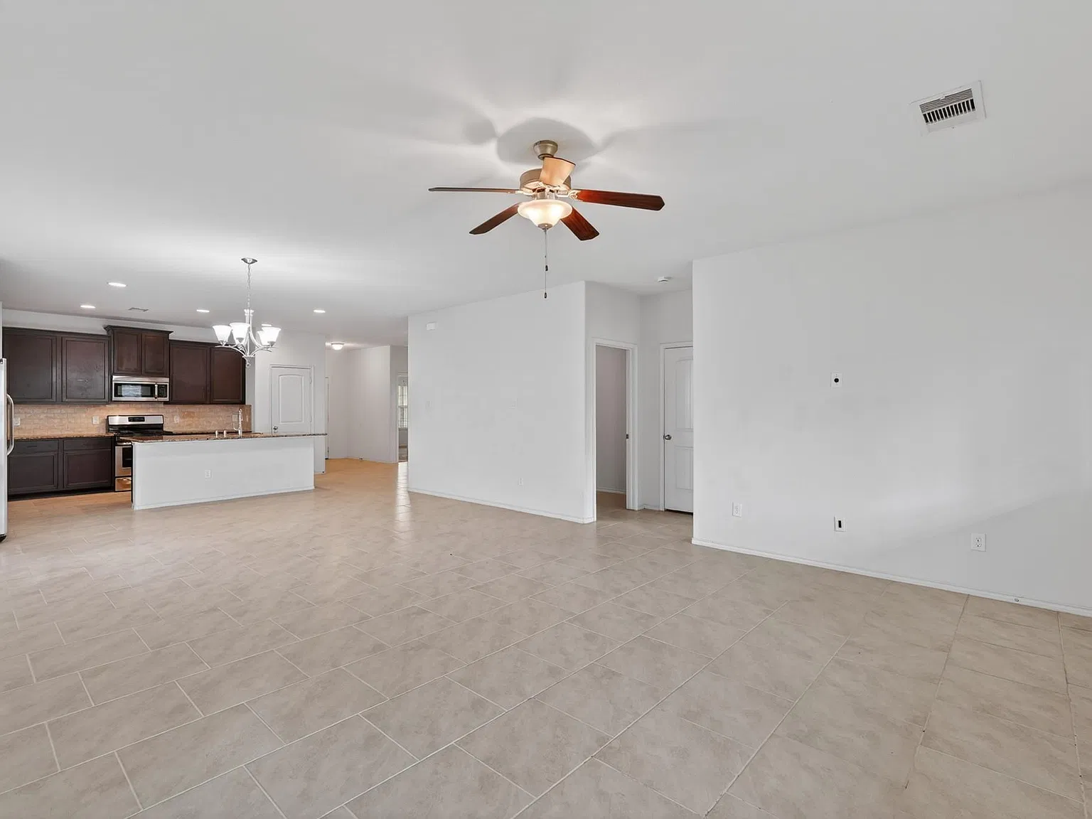 3 bed, 2.0 bath, 1800 sqft, $2,145 — Photo 1