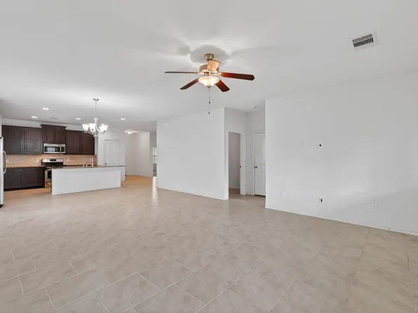 138 Meadow Grove Dr, Conroe, TX 77384