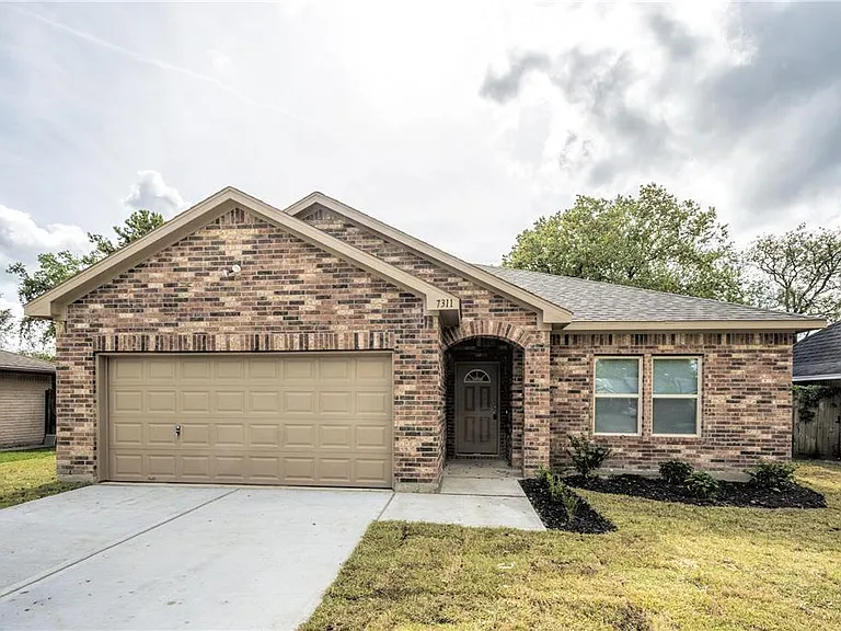 18702 Shay Ln — Photo 1