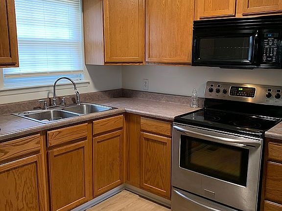 3rd image of 101 Robynwood Dr