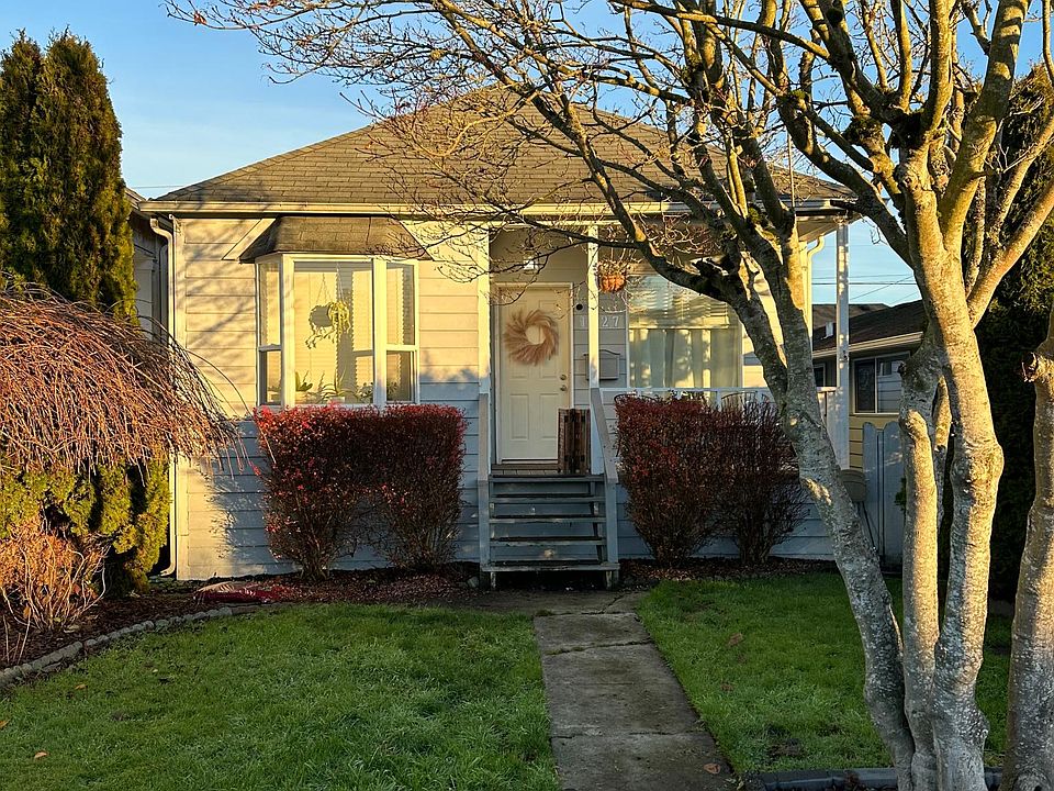 Easy yard to maintain. Yard is responsibility of the tenant