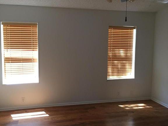 5th image of 806 Blossom Dr