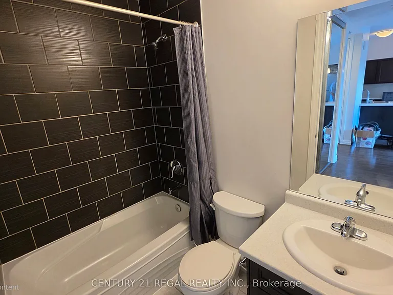 112 King St E #414 — Photo 10