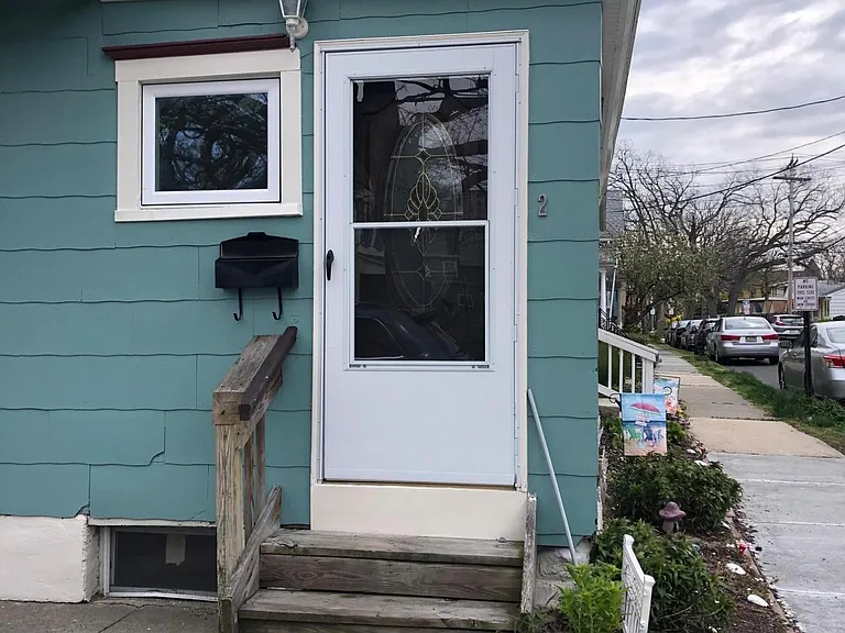 90 Asbury Ave — Photo 3