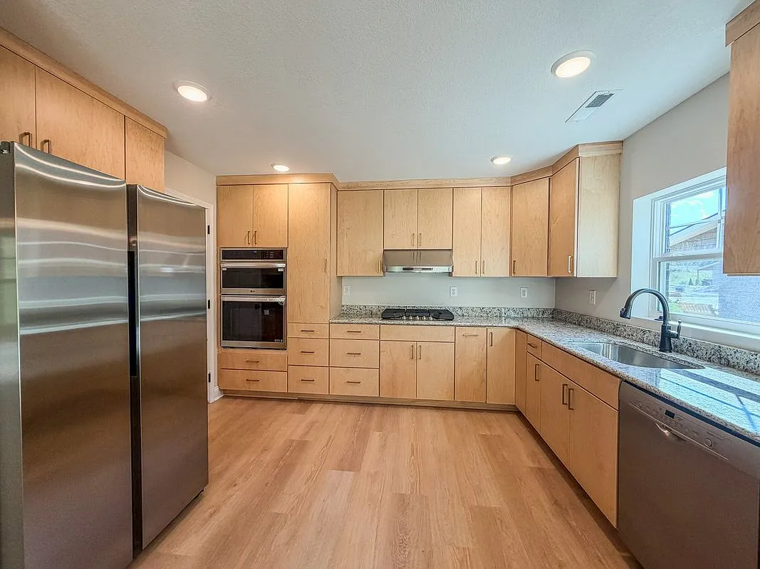 2 bed, 2.0 bath, 1400 sqft, $2,300 — Photo 3