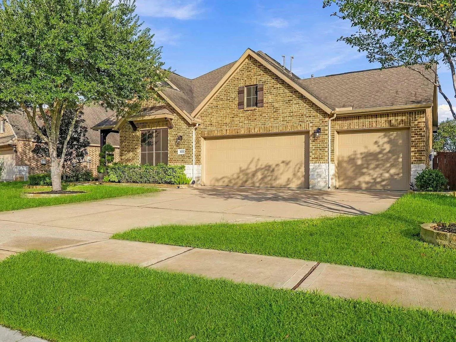 4 bed, 3.0 bath, 2476 sqft, $2,895 — Photo 2
