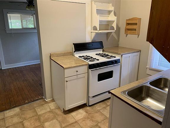 5th image of 410 1/2 W 8th Ave #410