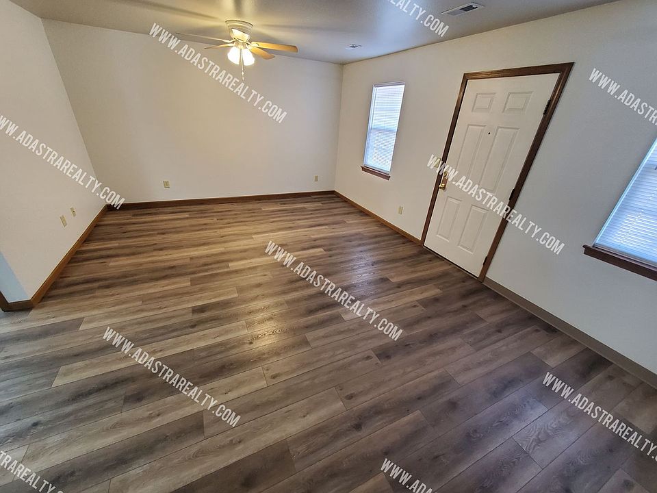 1st image of 218 N Crest Dr