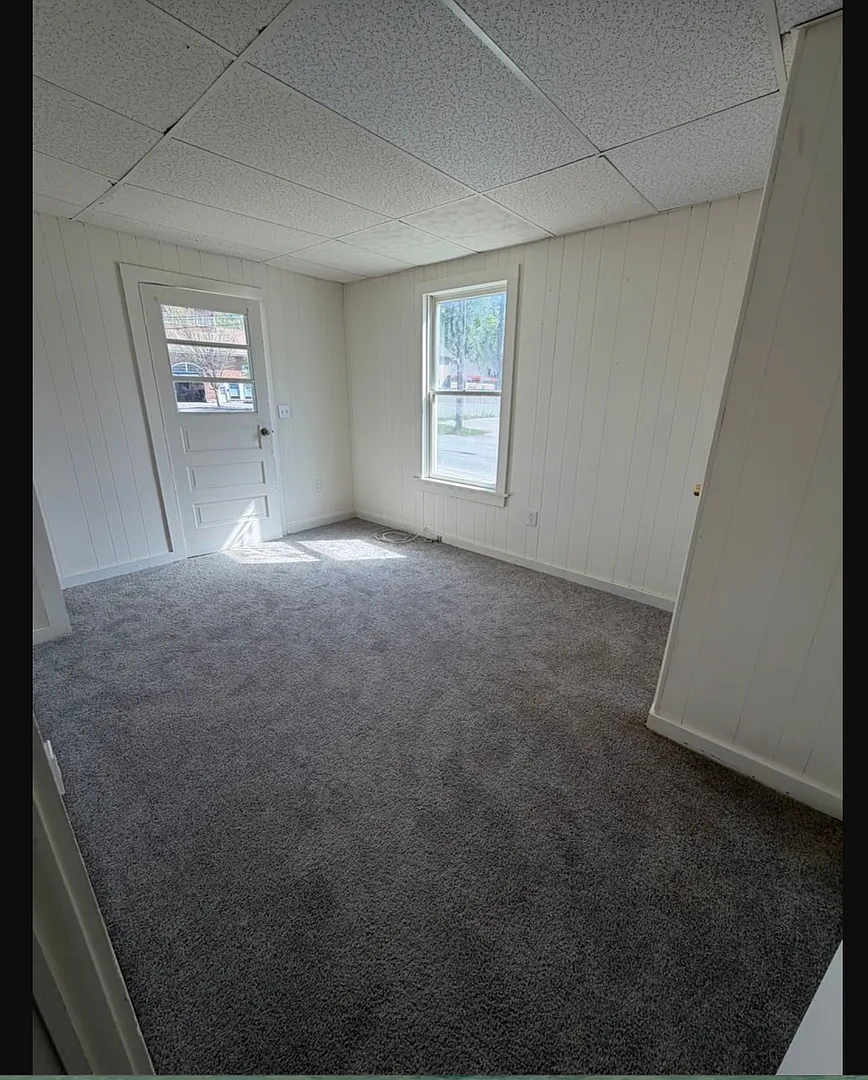 652 Main — Photo 1