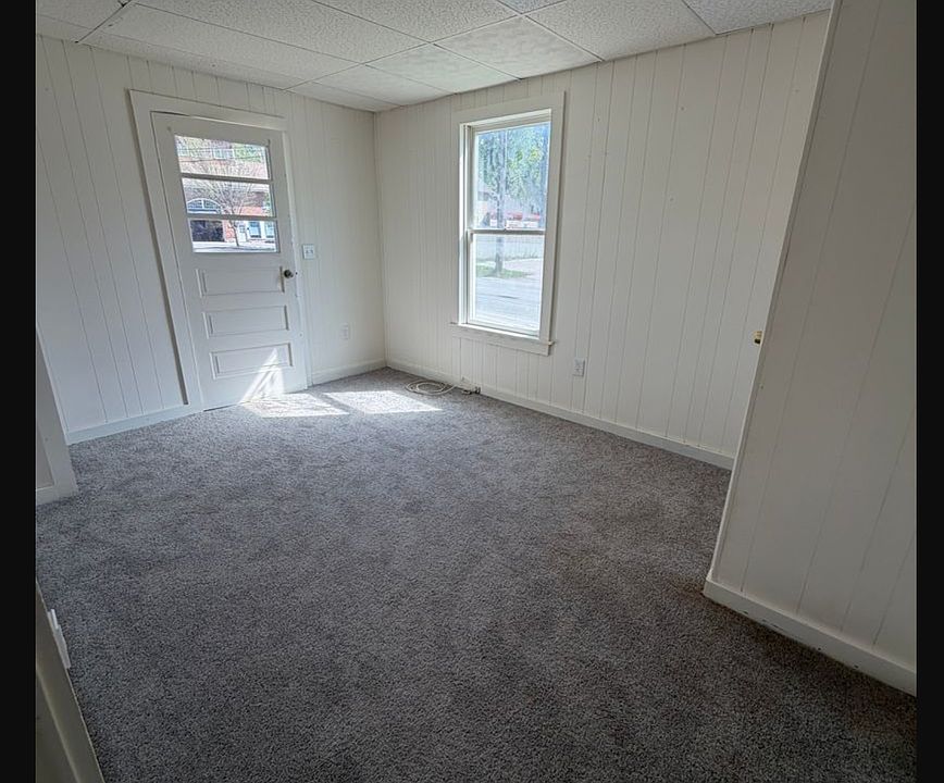 1st image of 652 Main St #3