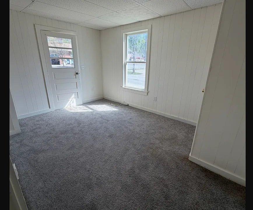 652 Main