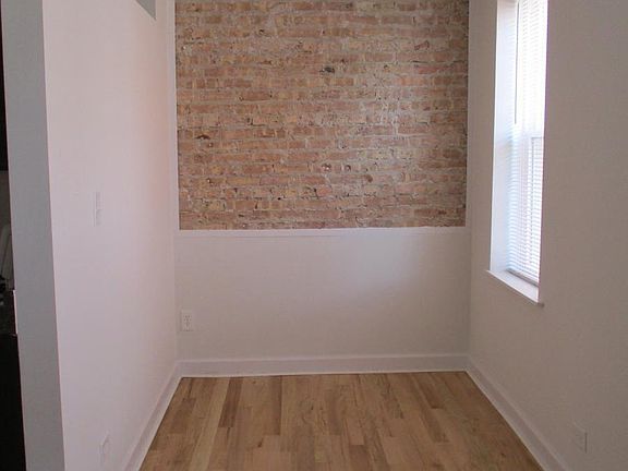 Sleeping Area Fits Queen Size Bed w/ Space