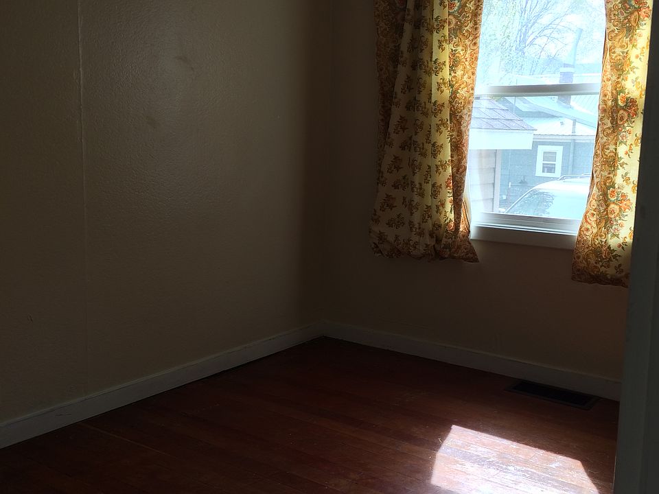 2nd image of 2325 8th St