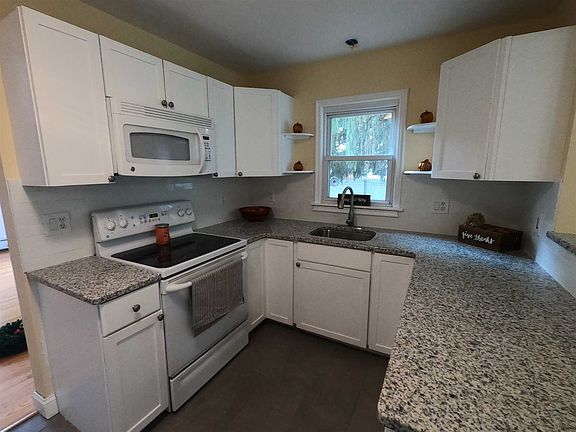 4th image of 15 Mansion Dr