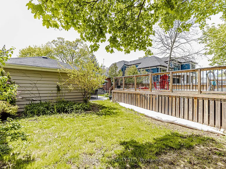 563 Taplow Cres — Photo 49