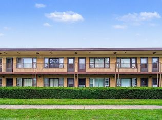 34 King Arthur Ct APT 15, Northlake, IL 60164