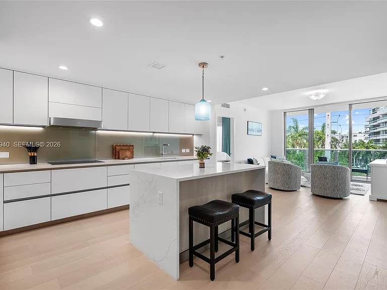 9221 E Bay Harbor Dr #408 — Photo 13