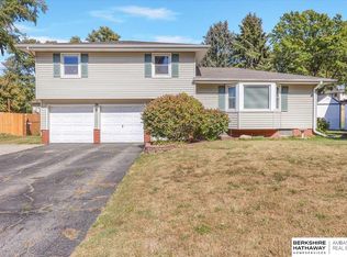 10764 Grover St, Omaha, NE 68124