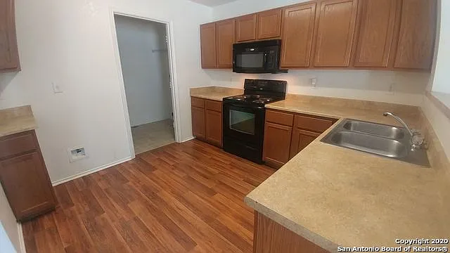3 bed, 2.5 bath, 1812 sqft, $1,695 — Photo 2