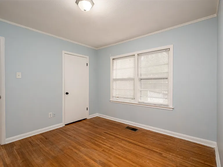 4586 Amboy Rd — Photo 12