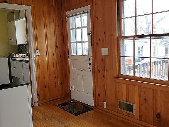 Bonus office space off Kitc