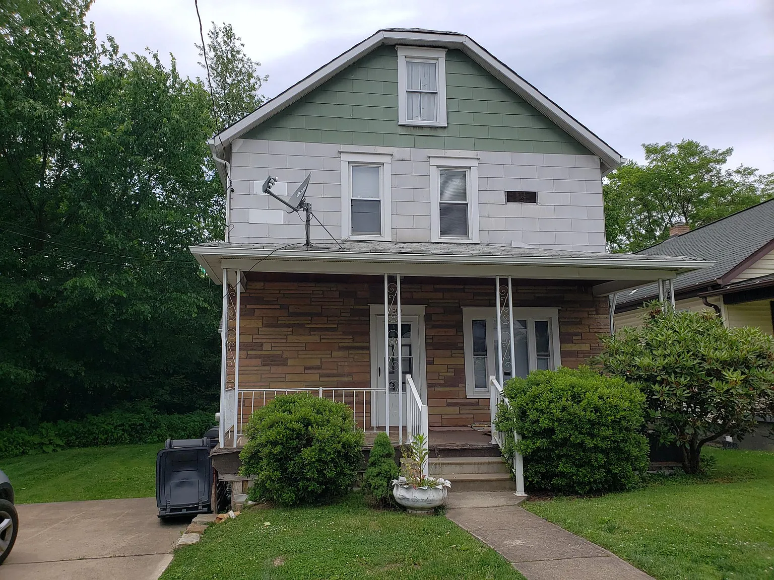 2430 W Wade St photo 1