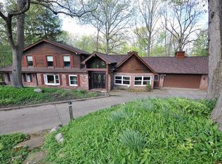 8726 Lewis Rd, Olmsted Falls, OH 44138