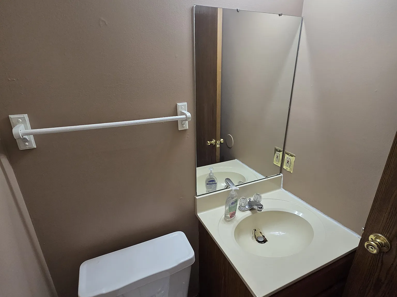 213 Lindsey St — Photo 4