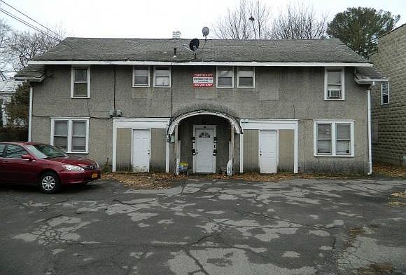 1st image of 410 Jackson Ave #1-2