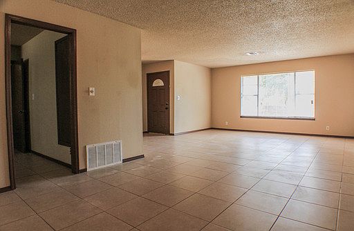 5th image of 1409 NE 9th St