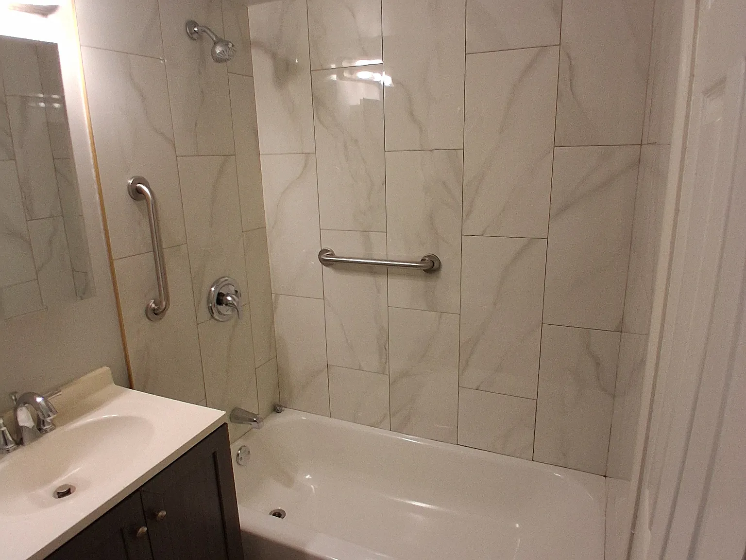 1 bed, 900 sqft, $1,200 — Photo 3