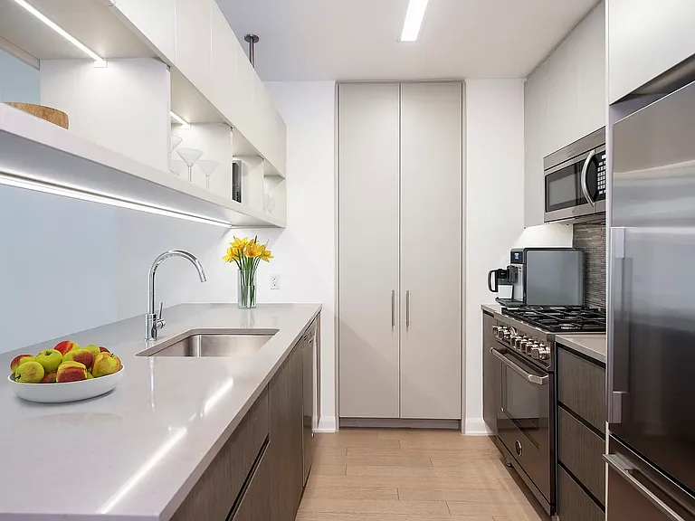 7 W 21st St #701 — Photo 2